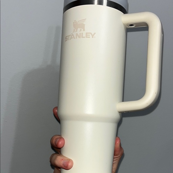 Stanley Cream Cup/Tumbler with Handle - Picture 6 of 7